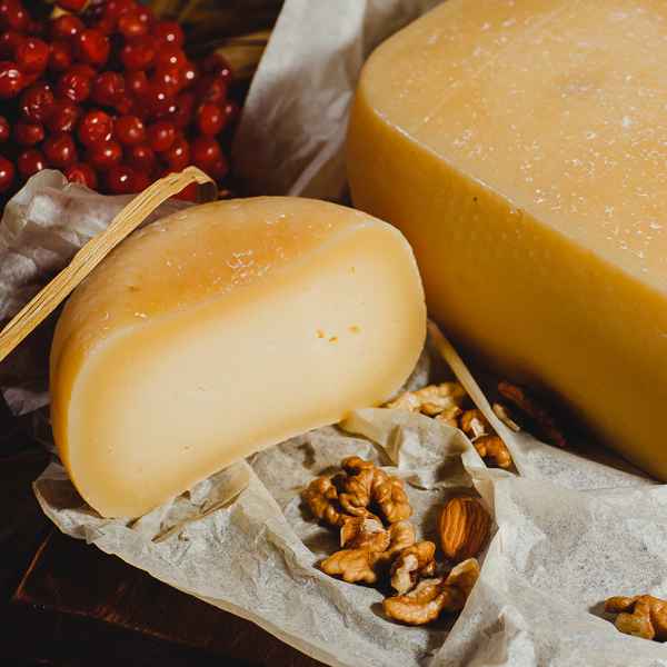 Сыр итальянский Монтазио